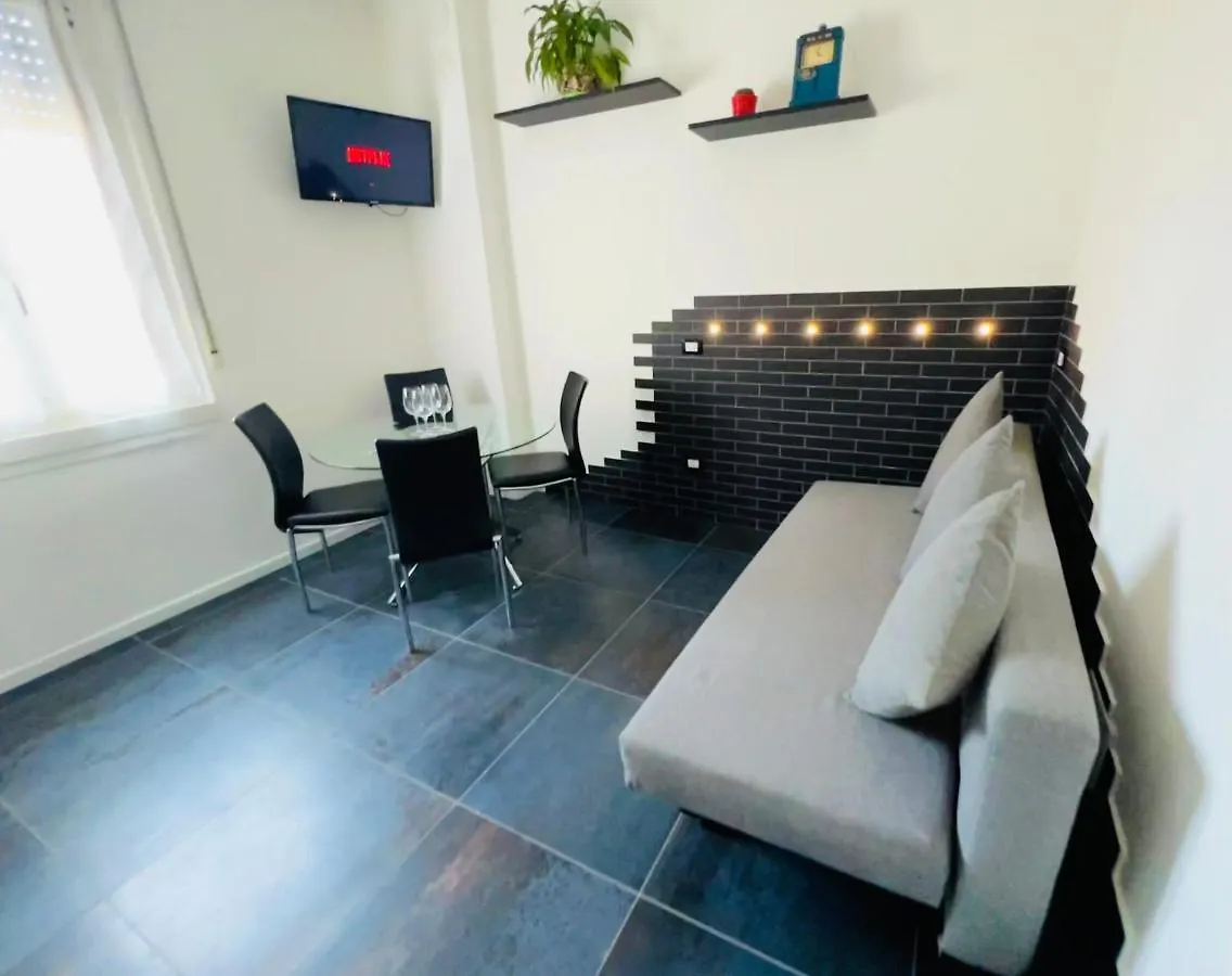 Blaxej, Nel Cuore Di Verona, Moderno Ed Elegante, 4 Posti Letto, Wi-Fi, Self Check In Apartment  Verona