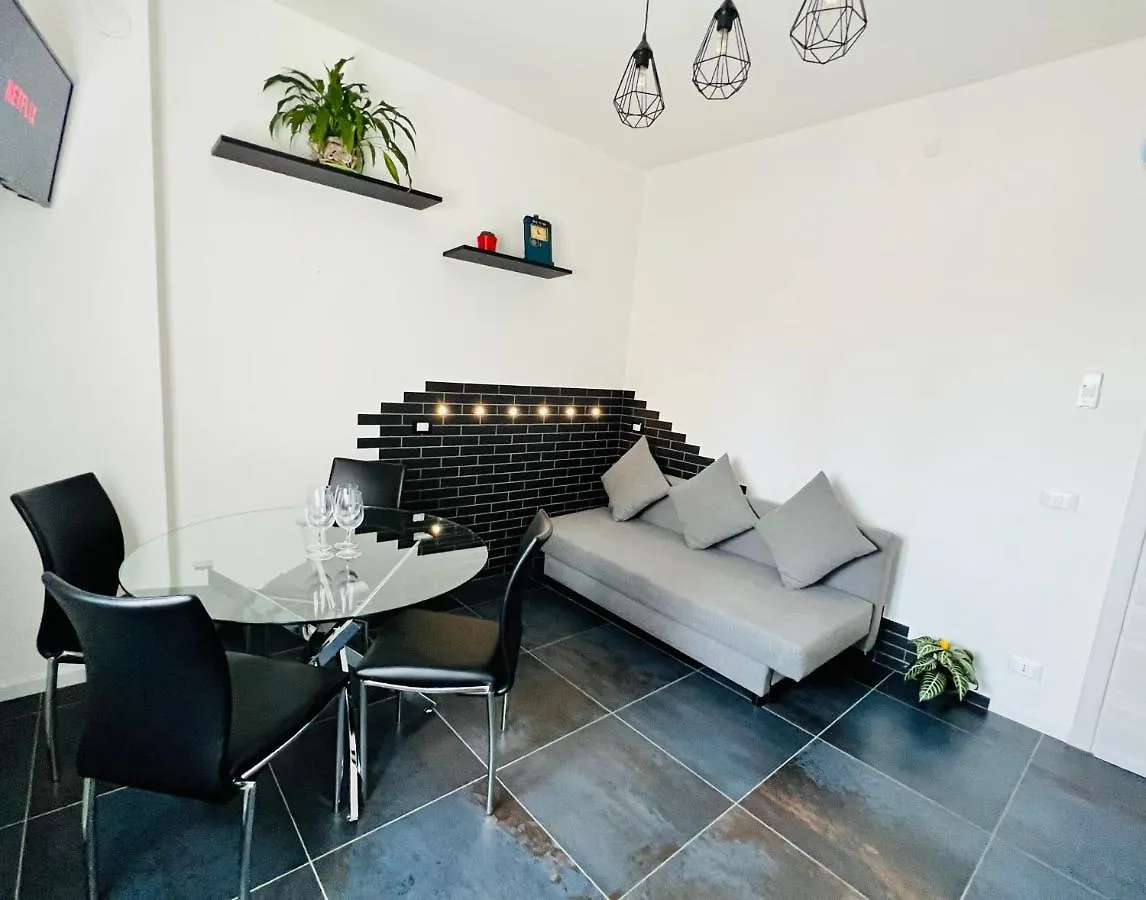 Blaxej, Nel Cuore Di Verona, Moderno Ed Elegante, 4 Posti Letto, Wi-Fi, Self Check In Apartment 0*, Verona Italy