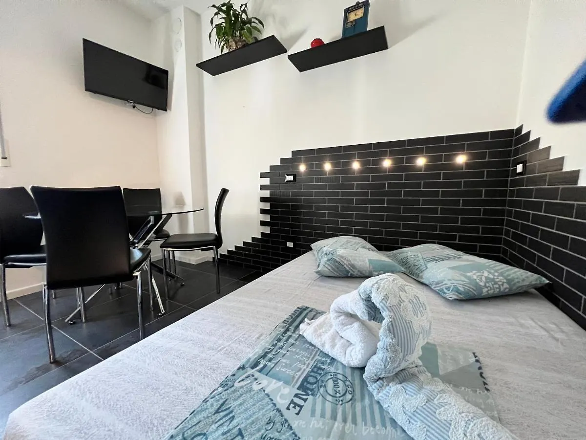 Blaxej, Nel Cuore Di Verona, Moderno Ed Elegante, 4 Posti Letto, Wi-Fi, Self Check In Apartment