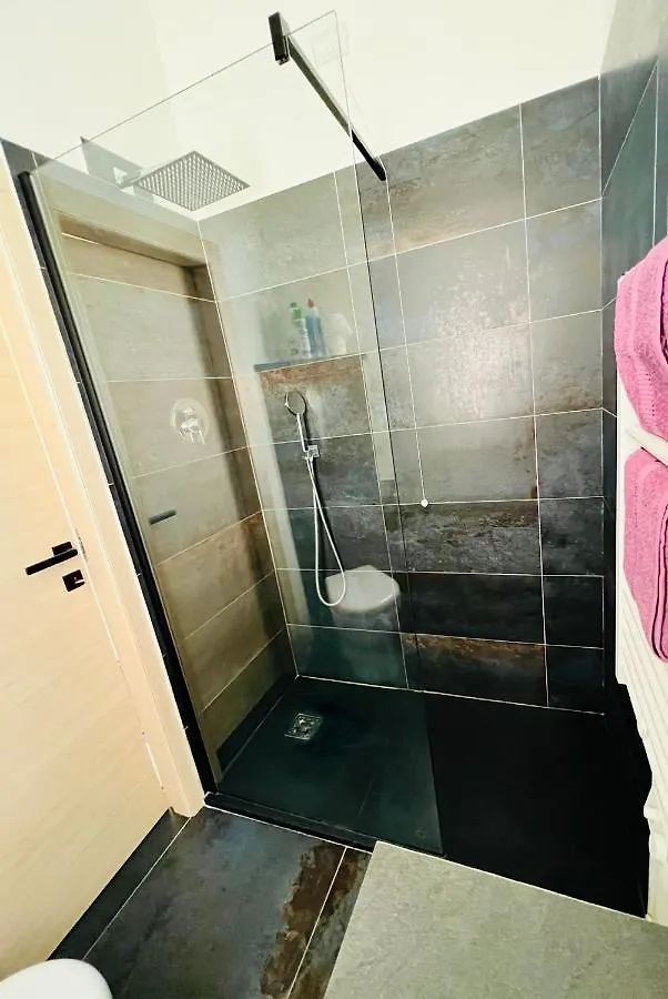 Blaxej, Nel Cuore Di Verona, Moderno Ed Elegante, 4 Posti Letto, Wi-Fi, Self Check In Apartment 0*, Verona Italy